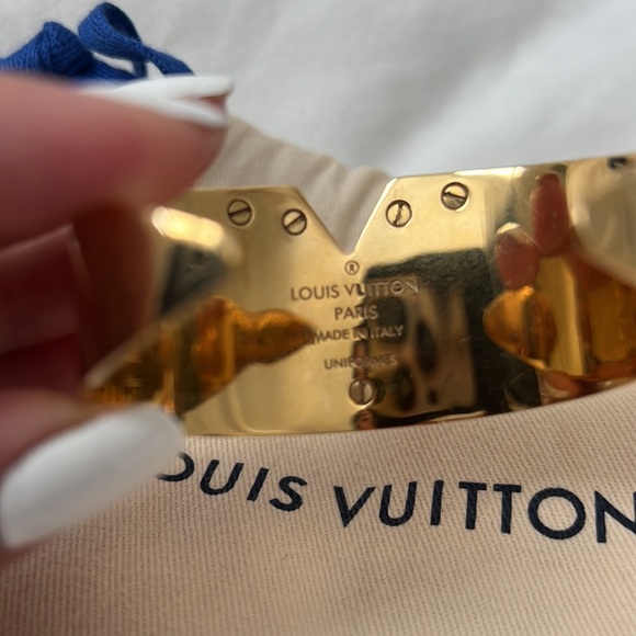 LOUIS VUITTON essential v cuff - Picture 4 of 5